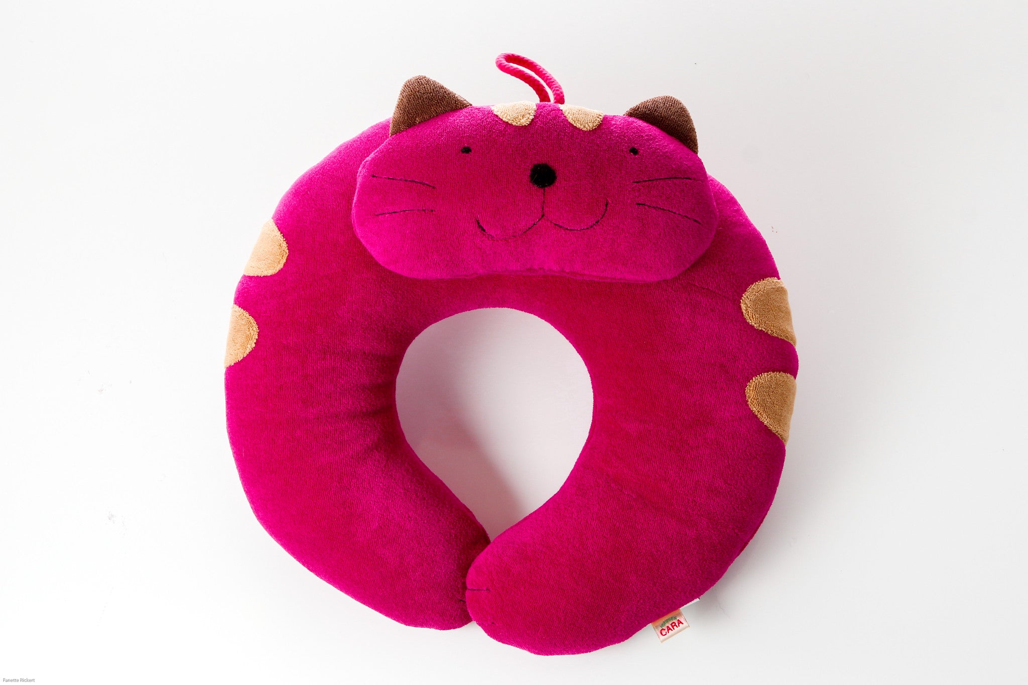 Cat shaped neck outlet pillow